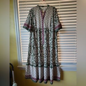 Elegant Green and White Patterned Dress